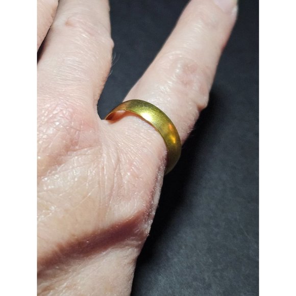 ***Final Sale*** Gold tone simple band ring - Picture 1 of 8